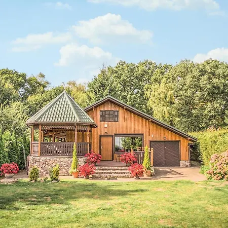 2 Bedroom Gorgeous In Hébergement de vacances *