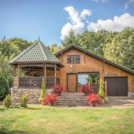 With Fireplace I Nyaraló