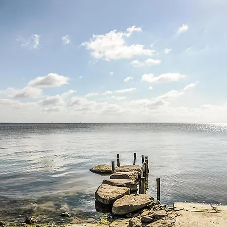 With Fireplace I Nyaraló *